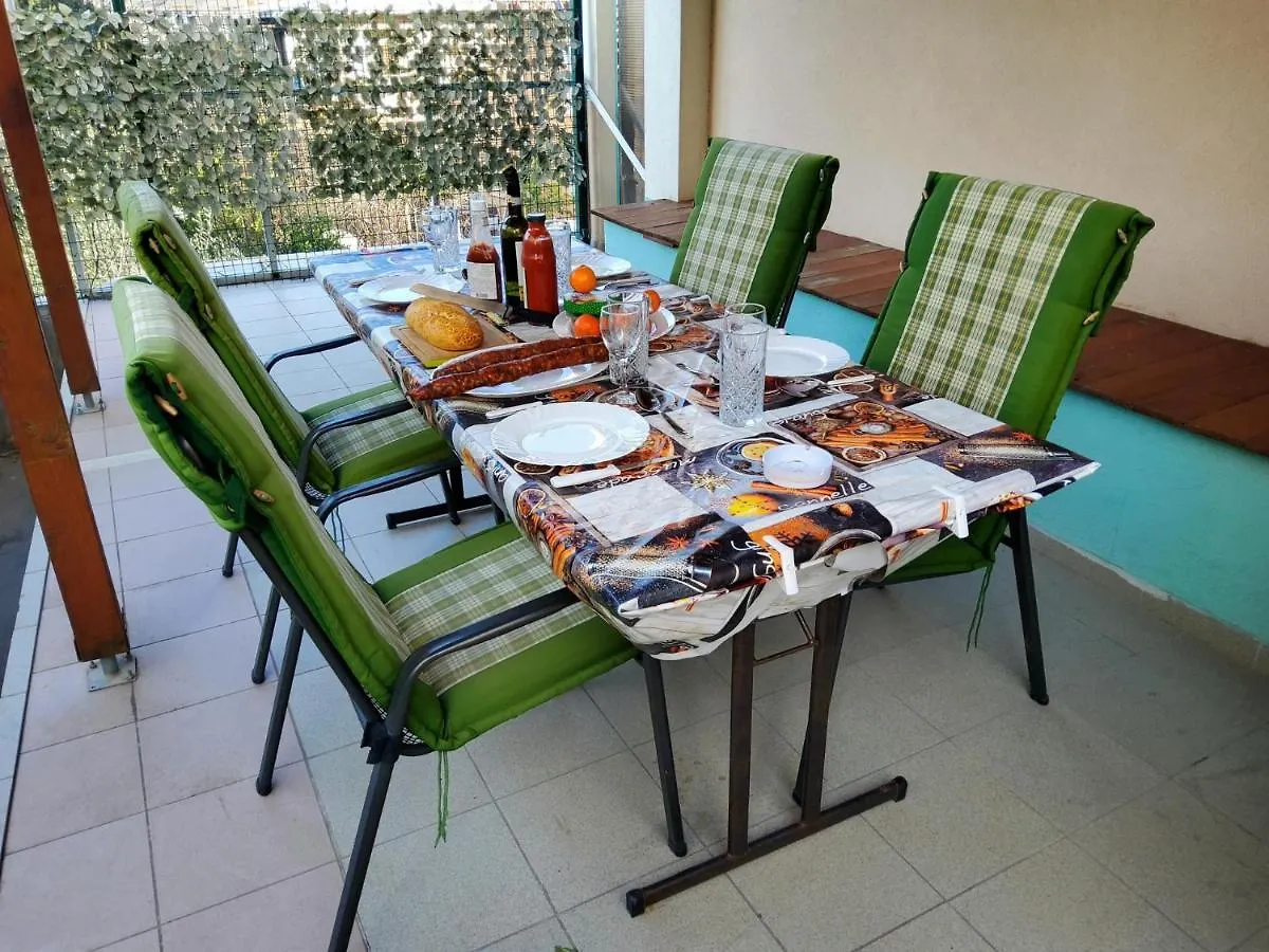 Apartment 4 Sleeps 4 Guests Split