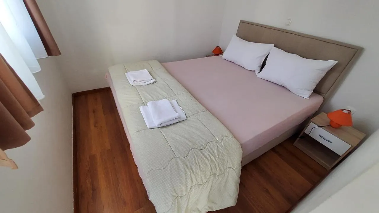 Apartment 4 Sleeps 4 Guests Split