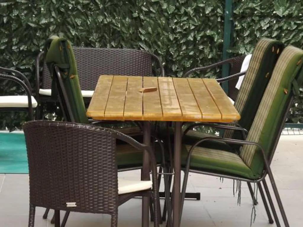 Apartment 4 Sleeps 4 Guests Split