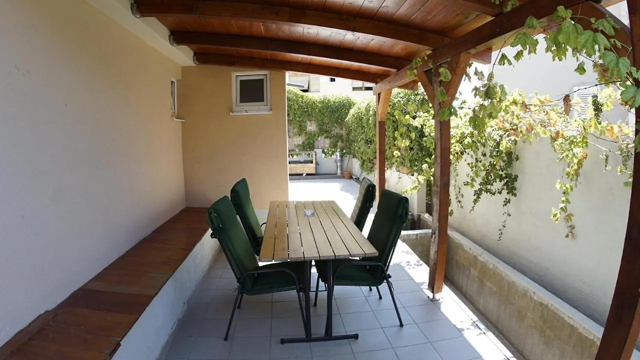 Apartment 4 Sleeps 4 Guests Split